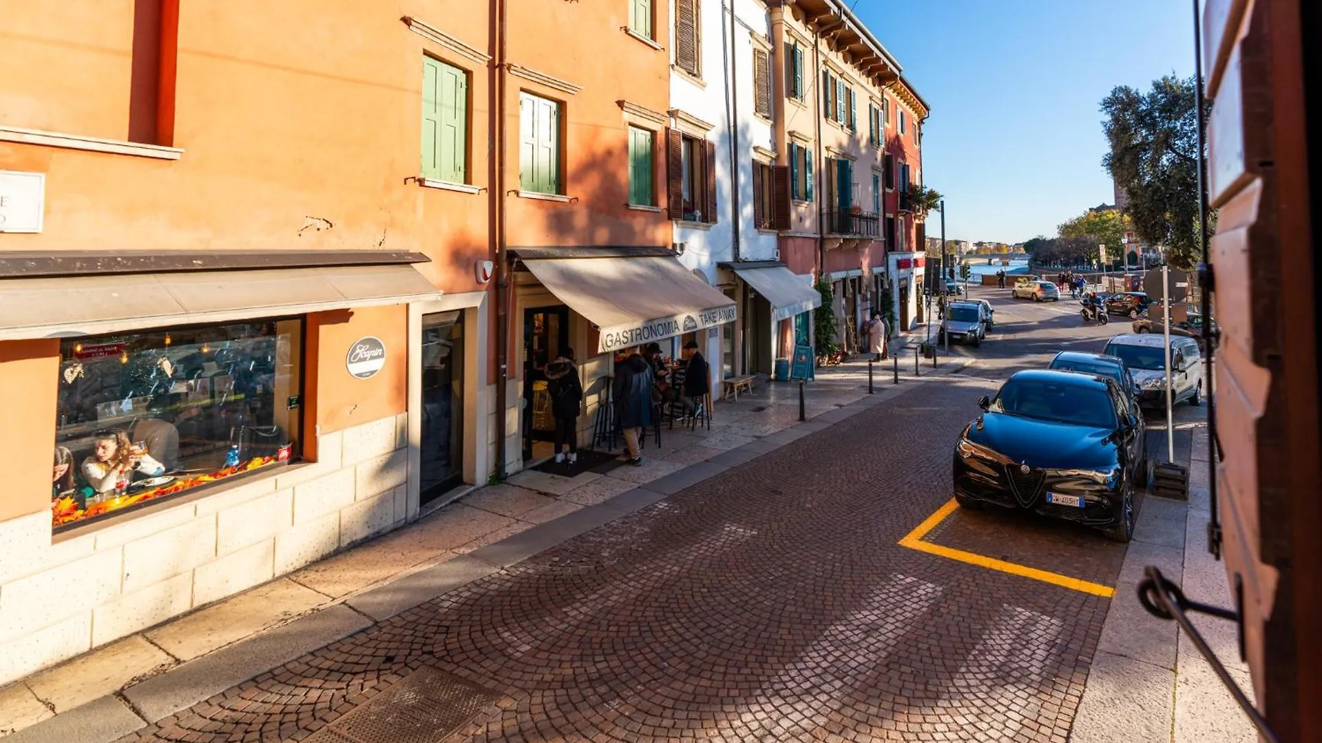 Bed and Breakfast La Finestra Sul Ponte By Postcardsfrom Verona 2*,