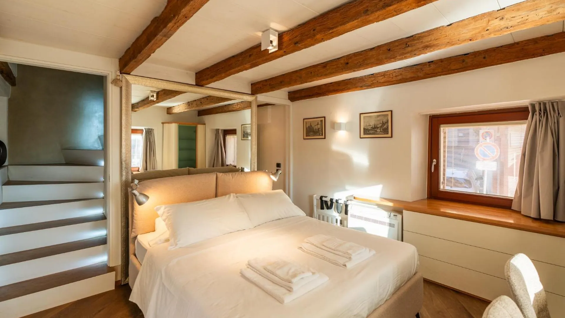 Bed and Breakfast La Finestra Sul Ponte By Postcardsfrom Verona