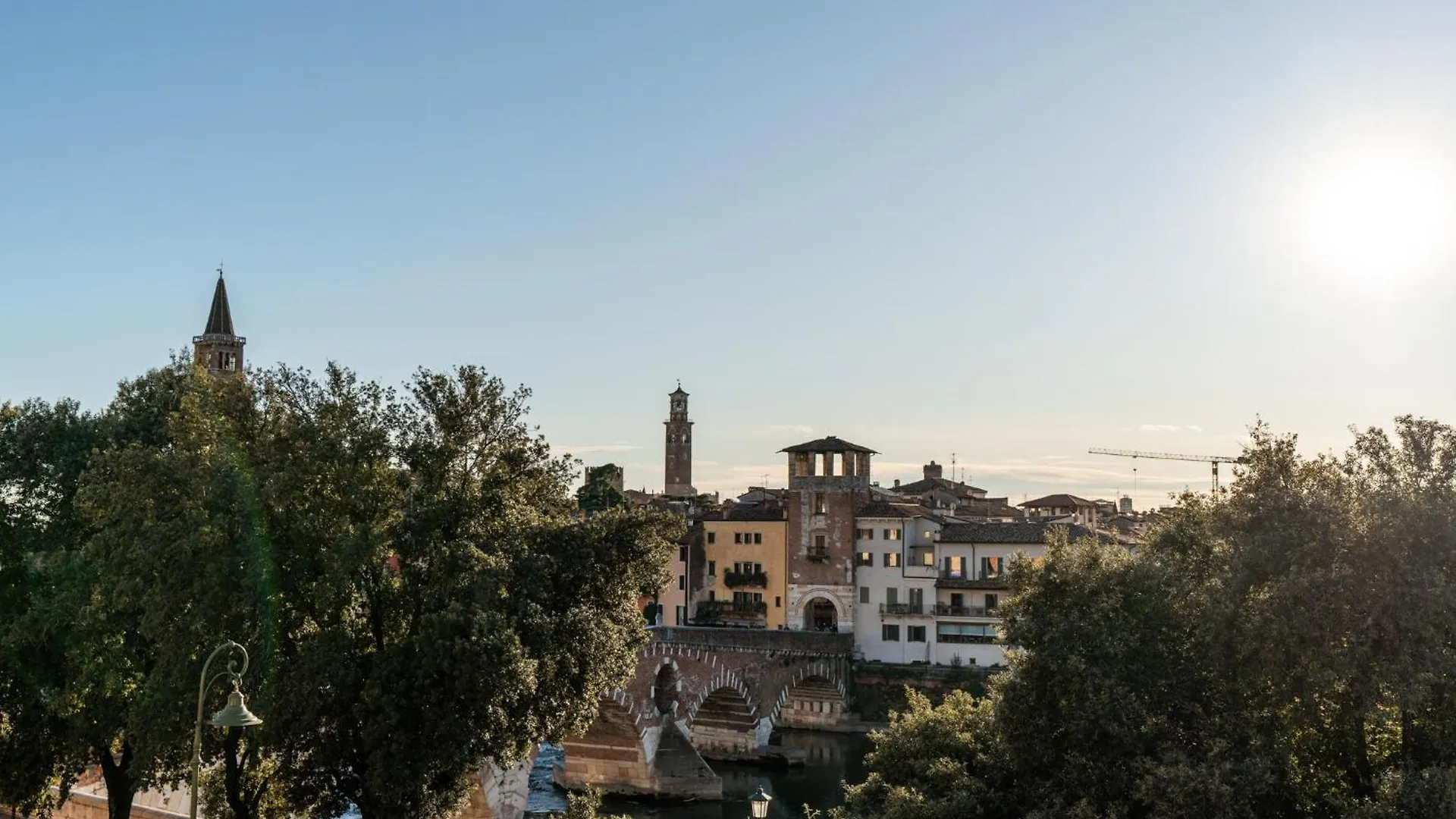 Bed and Breakfast La Finestra Sul Ponte By Postcardsfrom Verona Bed & Breakfast