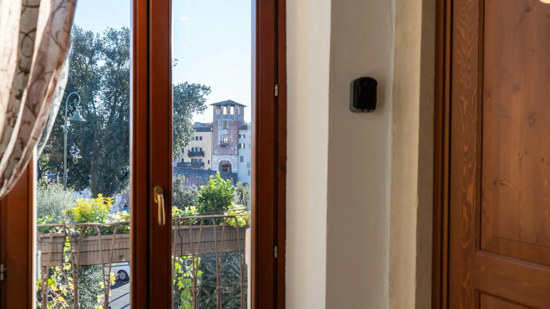 Bed and Breakfast La Finestra Sul Ponte By Postcardsfrom Verona 2*,