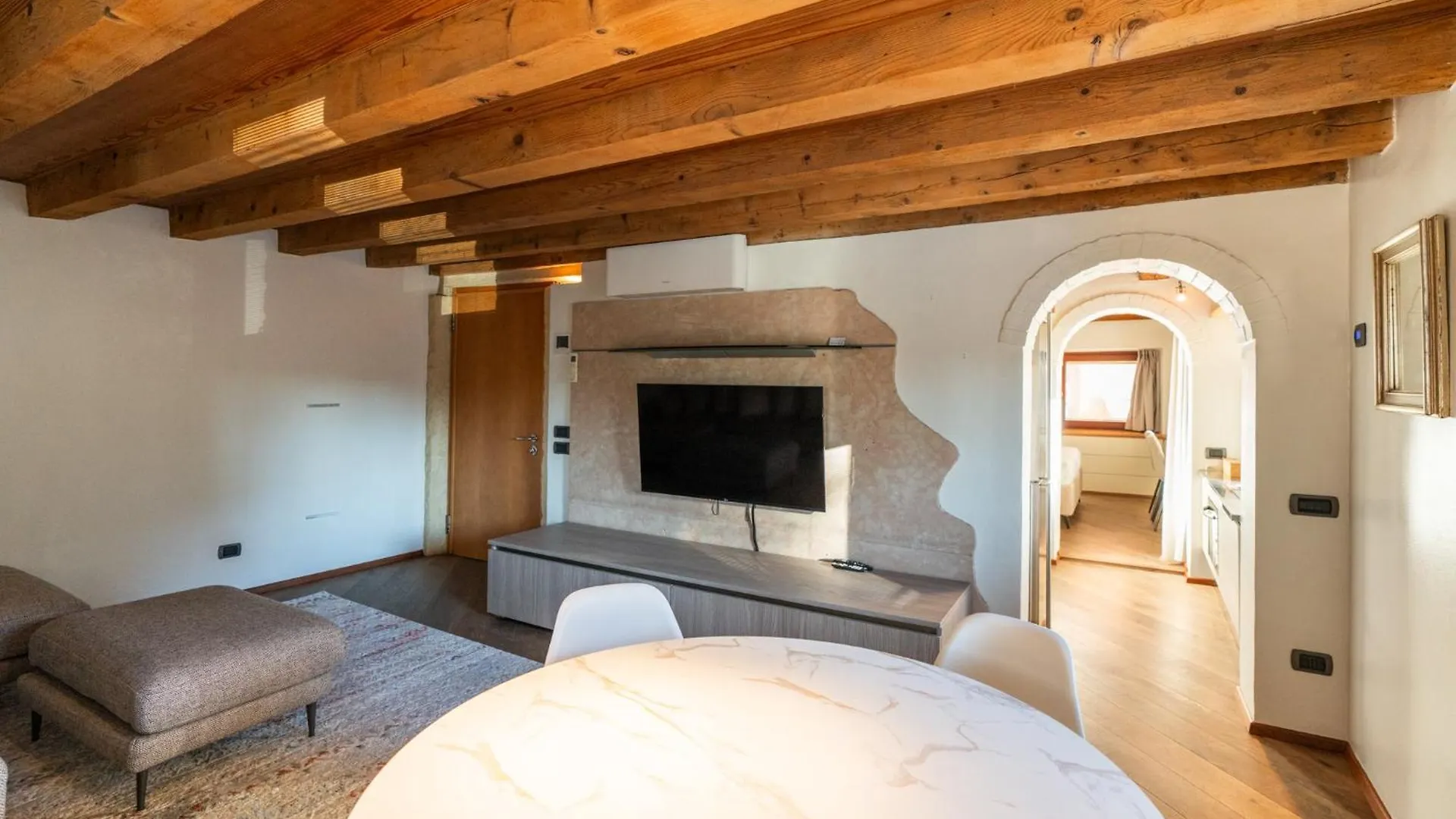 La Finestra Sul Ponte By Postcardsfrom Bed & Breakfast Verona