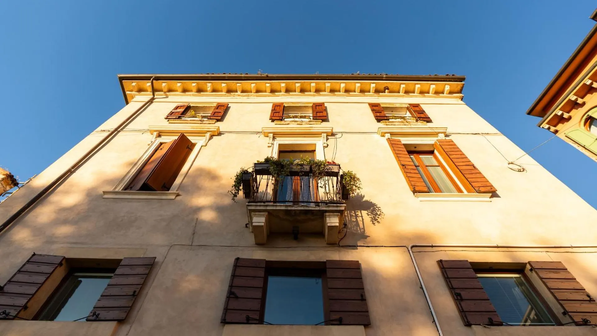 La Finestra Sul Ponte By Postcardsfrom Bed & Breakfast Verona 2*,  Italy