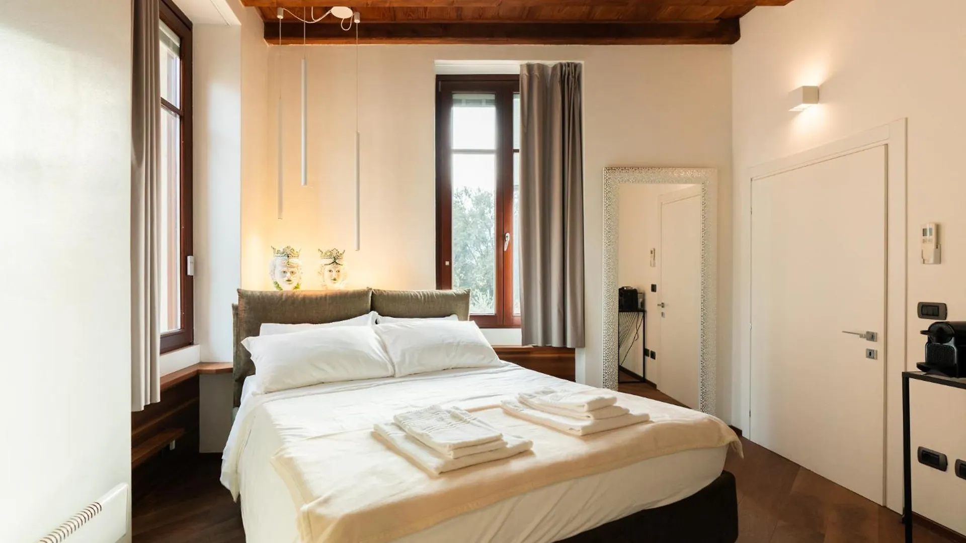 La Finestra Sul Ponte By Postcardsfrom Bed & Breakfast Verona