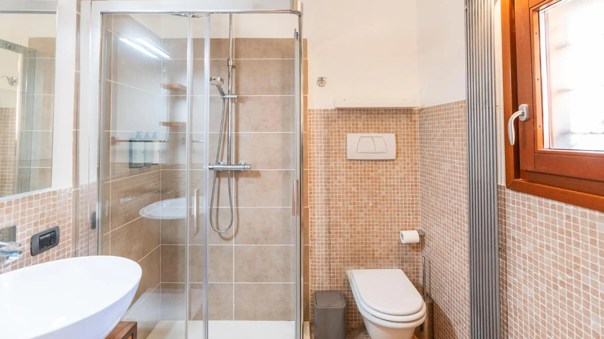 Bed and Breakfast La Finestra Sul Ponte By Postcardsfrom Verona