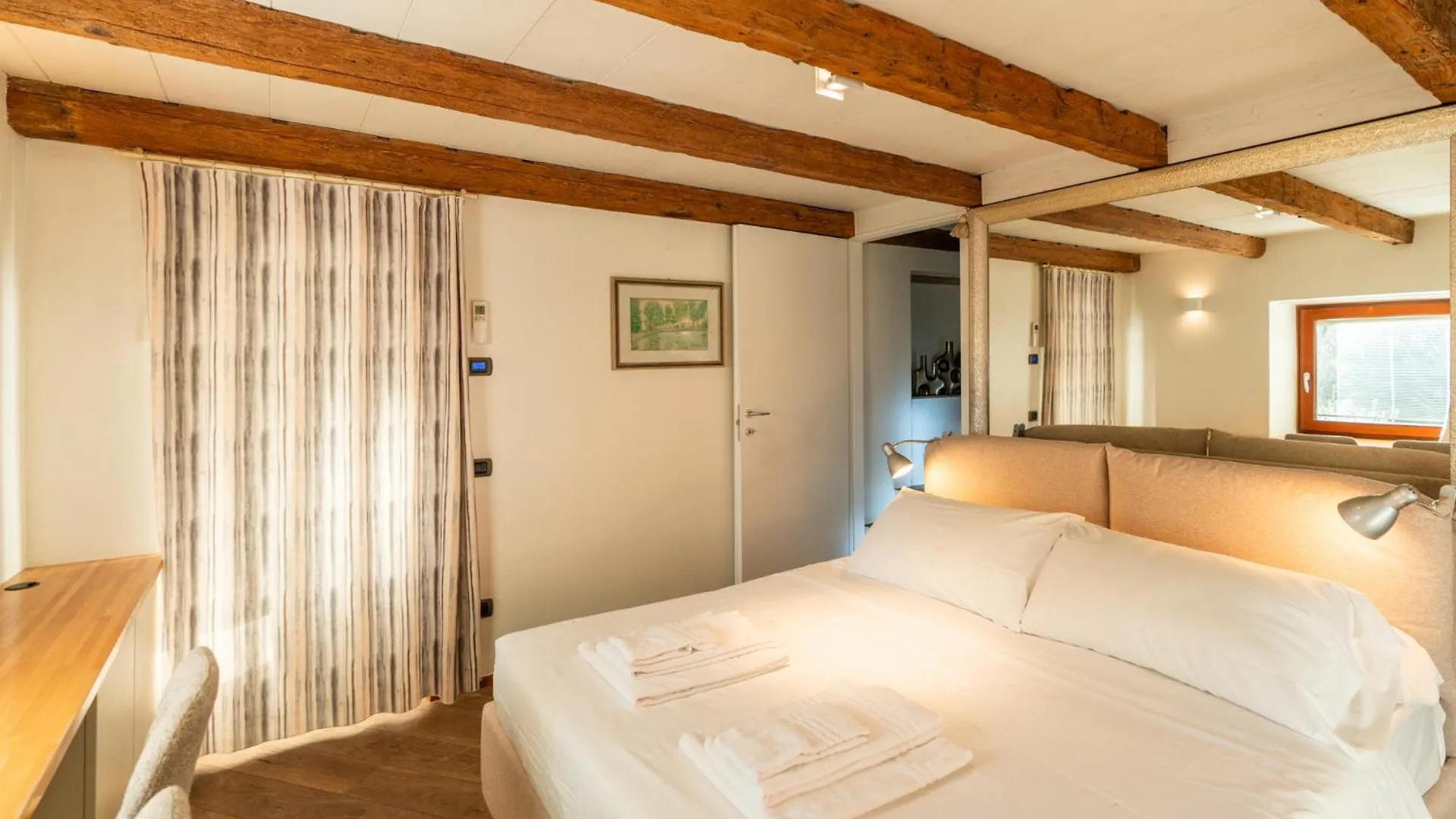Bed and Breakfast La Finestra Sul Ponte By Postcardsfrom Verona