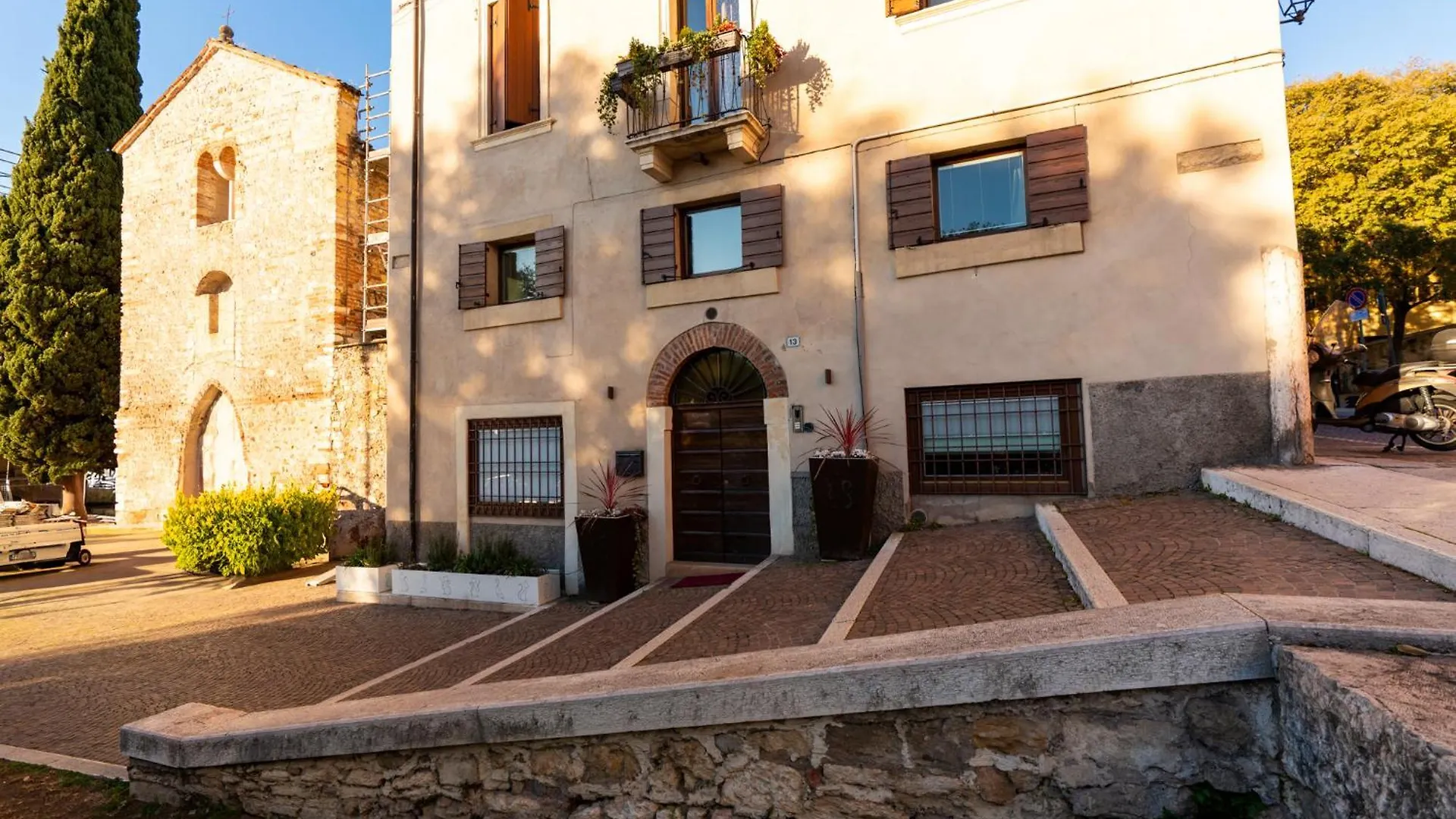 Bed and Breakfast La Finestra Sul Ponte By Postcardsfrom Verona