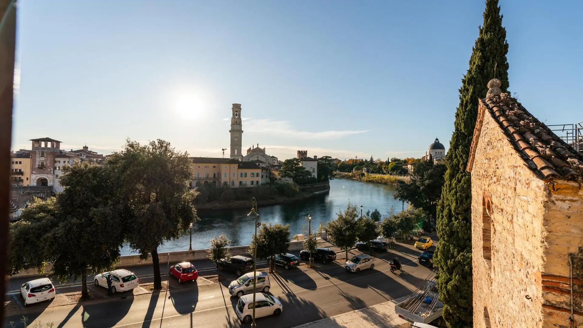 Bed and Breakfast La Finestra Sul Ponte By Postcardsfrom Verona 2*,