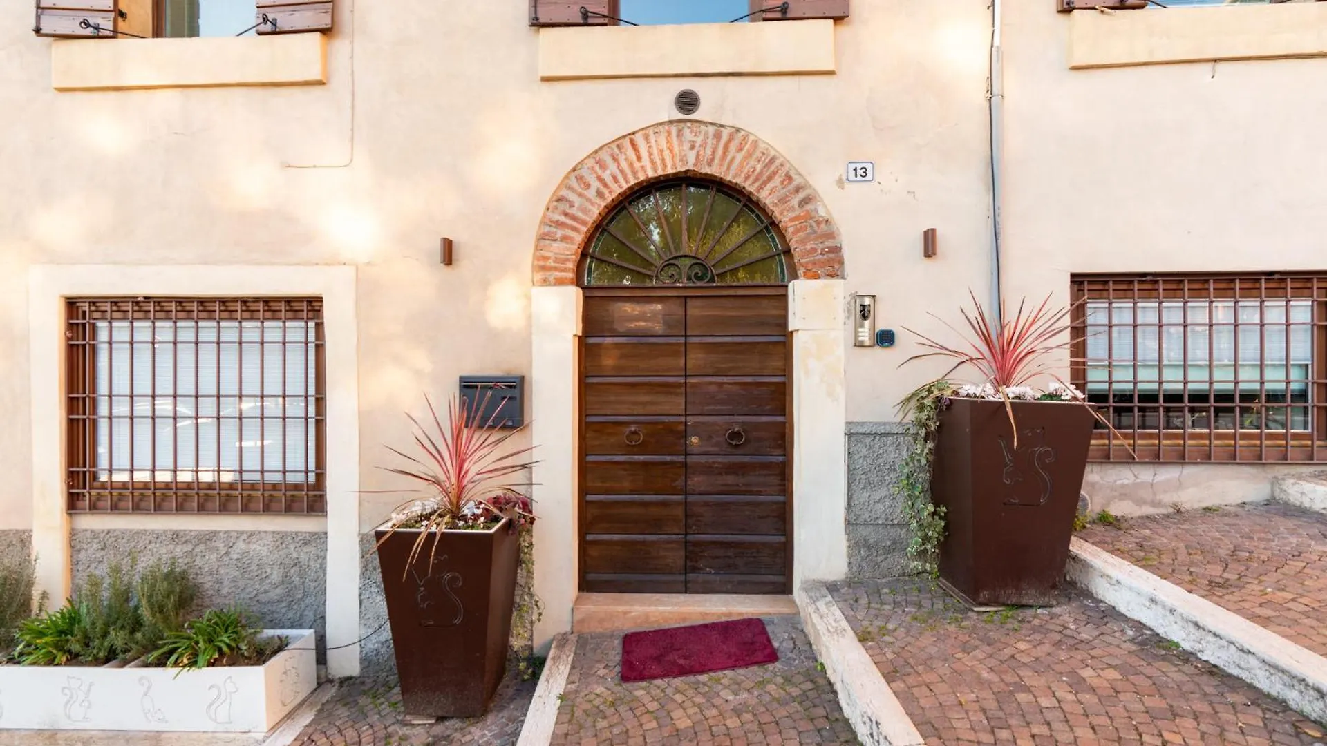 Bed and Breakfast La Finestra Sul Ponte By Postcardsfrom Verona
