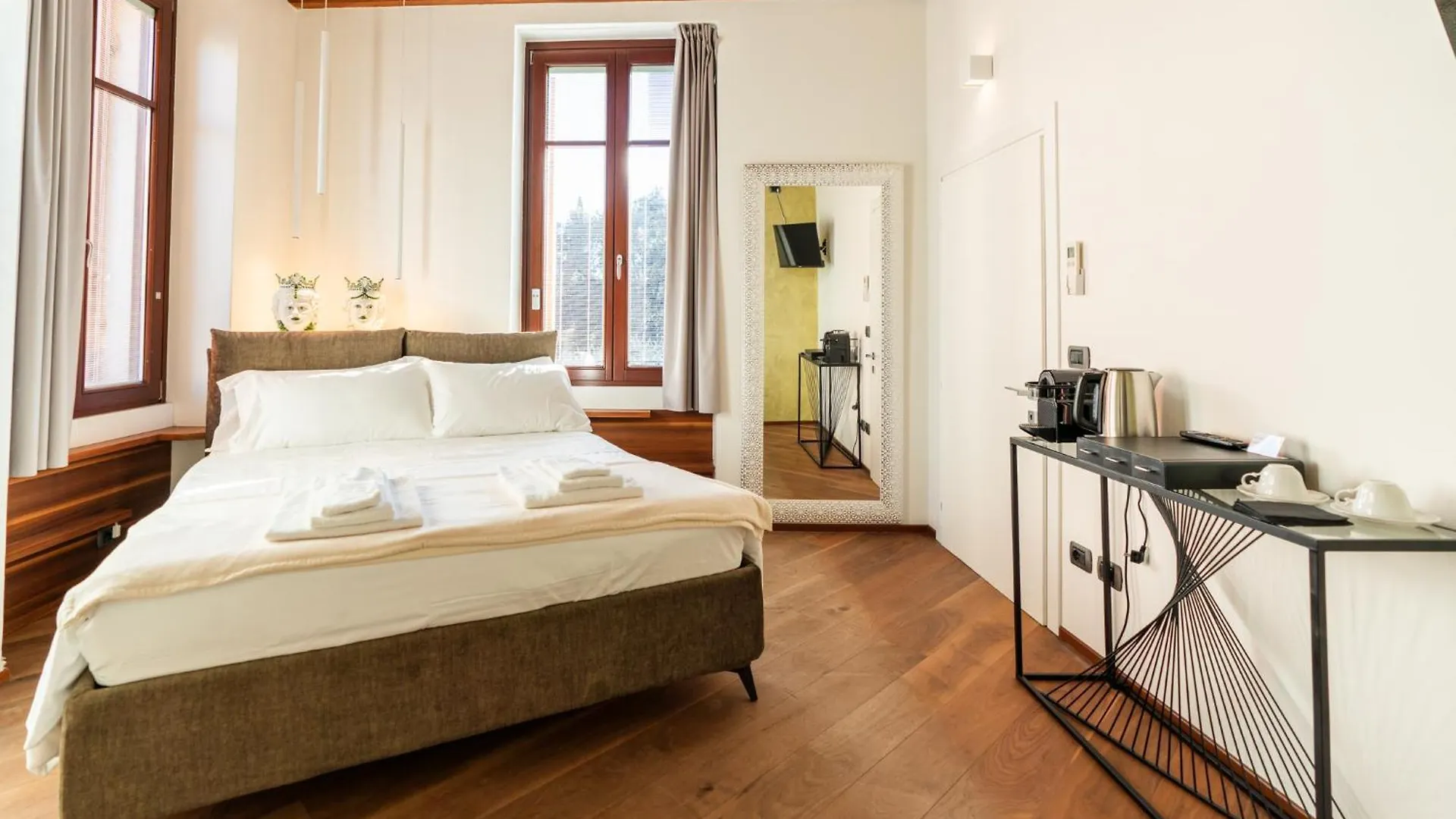 Bed and Breakfast La Finestra Sul Ponte By Postcardsfrom Verona