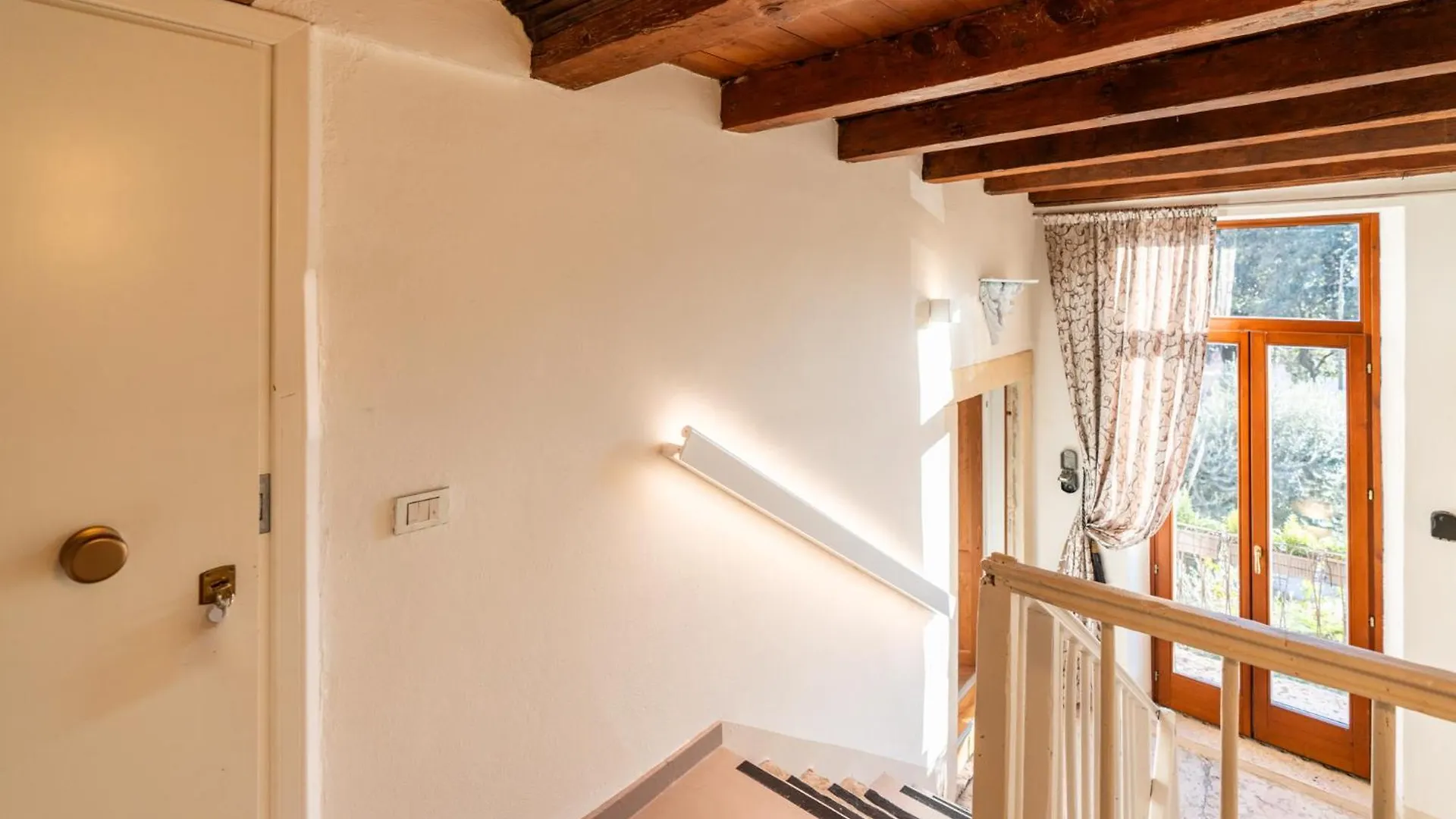 Bed and Breakfast La Finestra Sul Ponte By Postcardsfrom Verona
