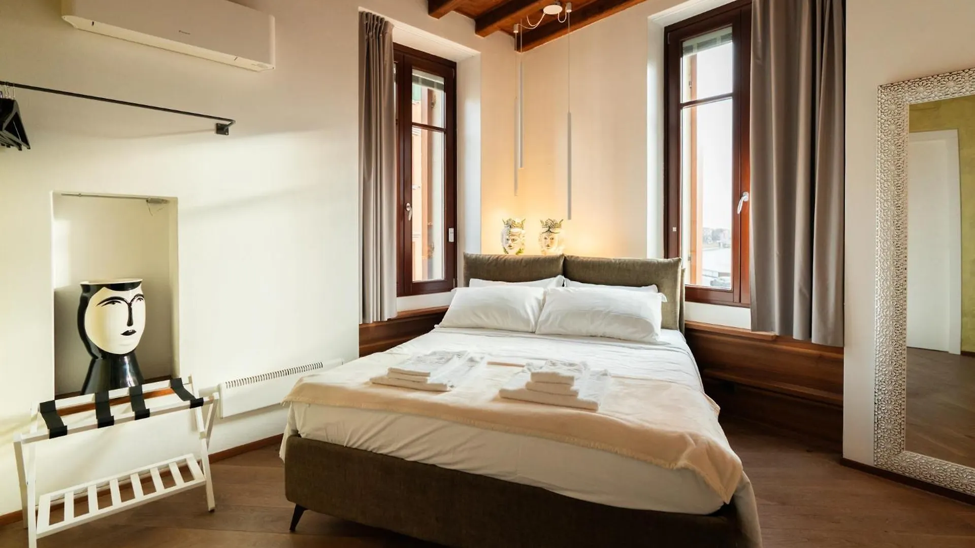 Bed and Breakfast La Finestra Sul Ponte By Postcardsfrom Verona Italia