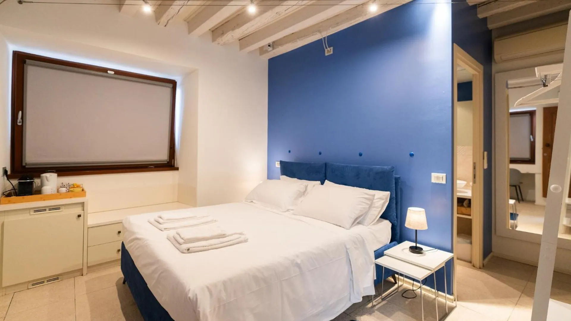 Bed and Breakfast La Finestra Sul Ponte By Postcardsfrom Verona