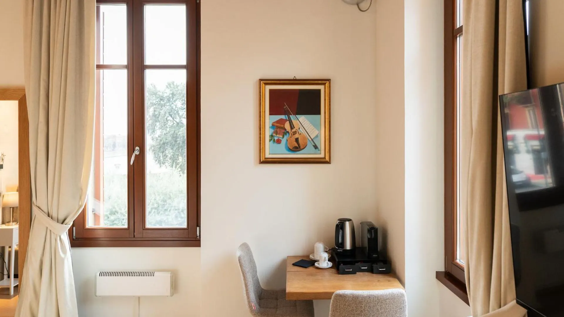 Bed and Breakfast La Finestra Sul Ponte By Postcardsfrom Verona 2*,