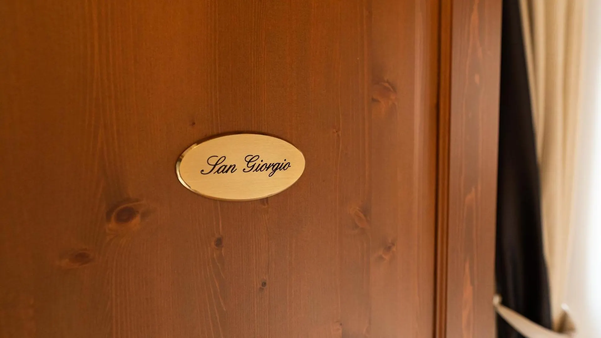 Bed and Breakfast La Finestra Sul Ponte By Postcardsfrom Verona