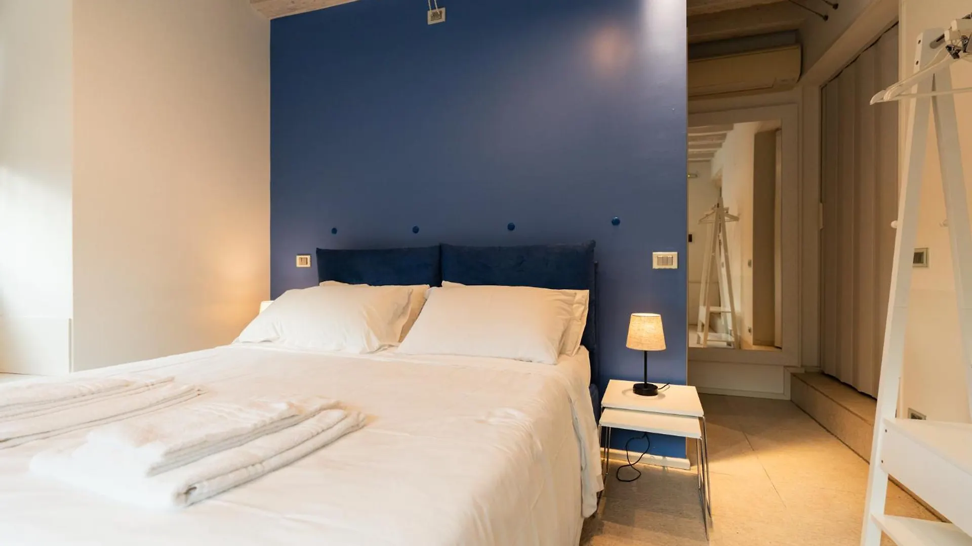 Bed and Breakfast La Finestra Sul Ponte By Postcardsfrom Verona